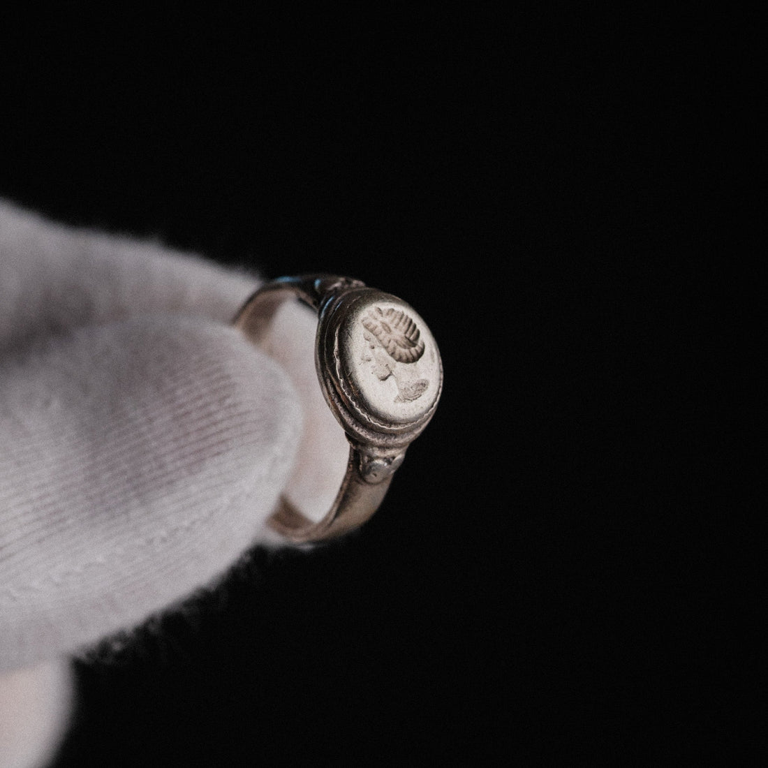 Roman silver ring 'Lavinia', 2nd-3rd century CE, EU size 60 / US 9.25, photographed against a neutral background.