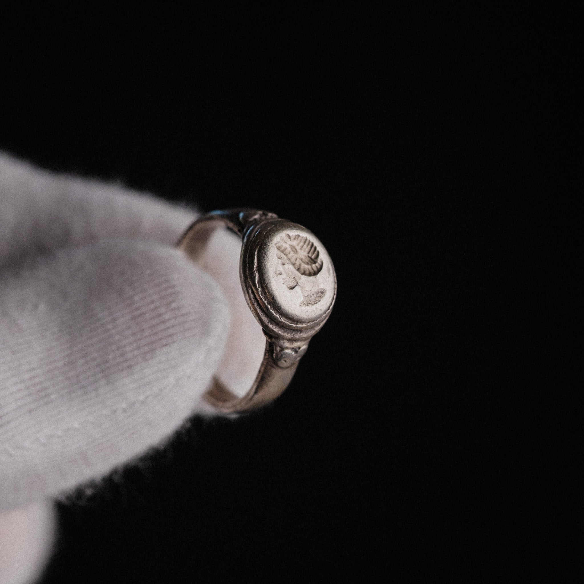 Roman silver ring 'Lavinia', 2nd-3rd century CE, EU size 60 / US 9.25, photographed against a neutral background.