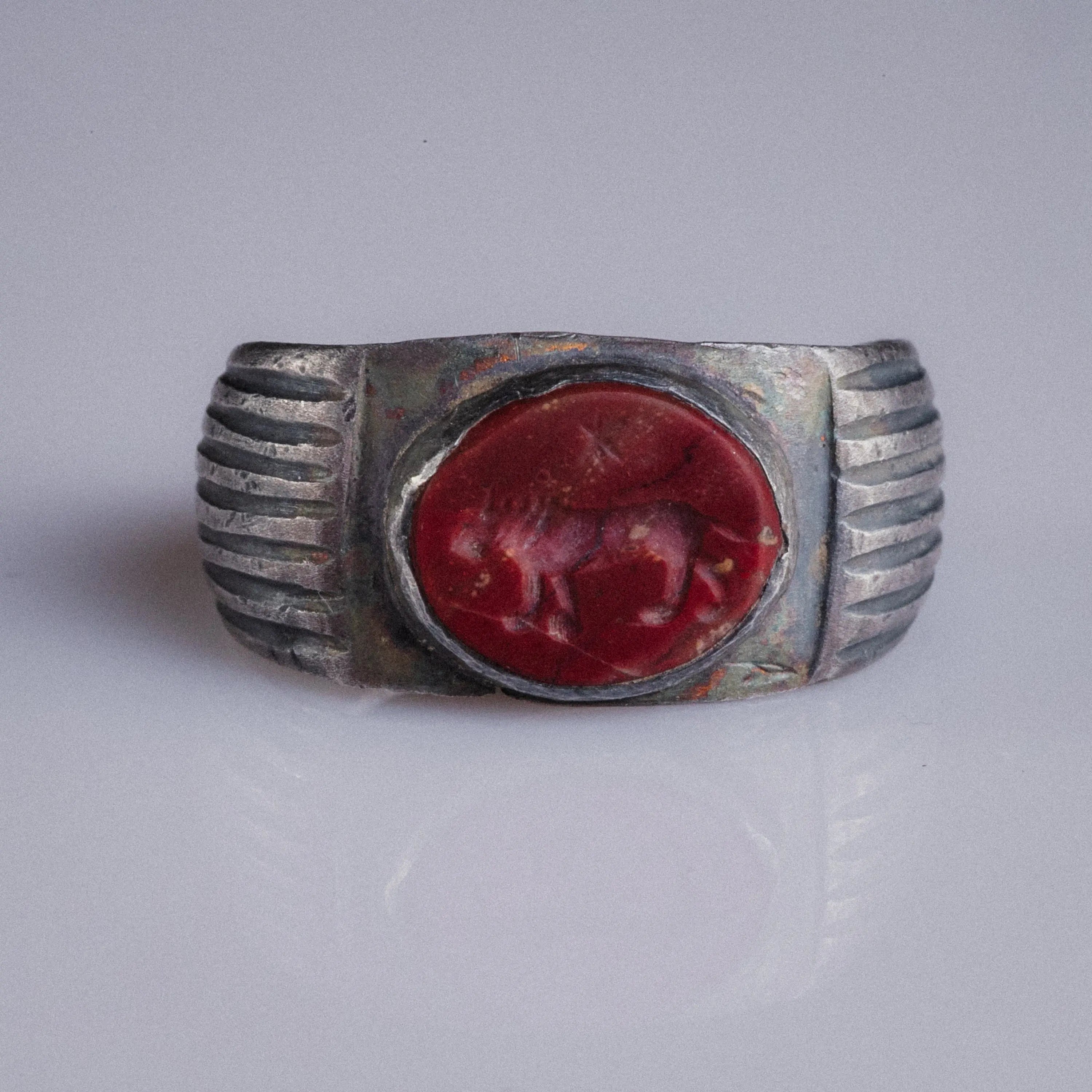 Eastern Roman / Sasanian Silver Ring with Red Jasper Intaglio – “Leo Astralis” (5th–6th c. AD) – EU 59 / US 9 - Aurora Antiqua
