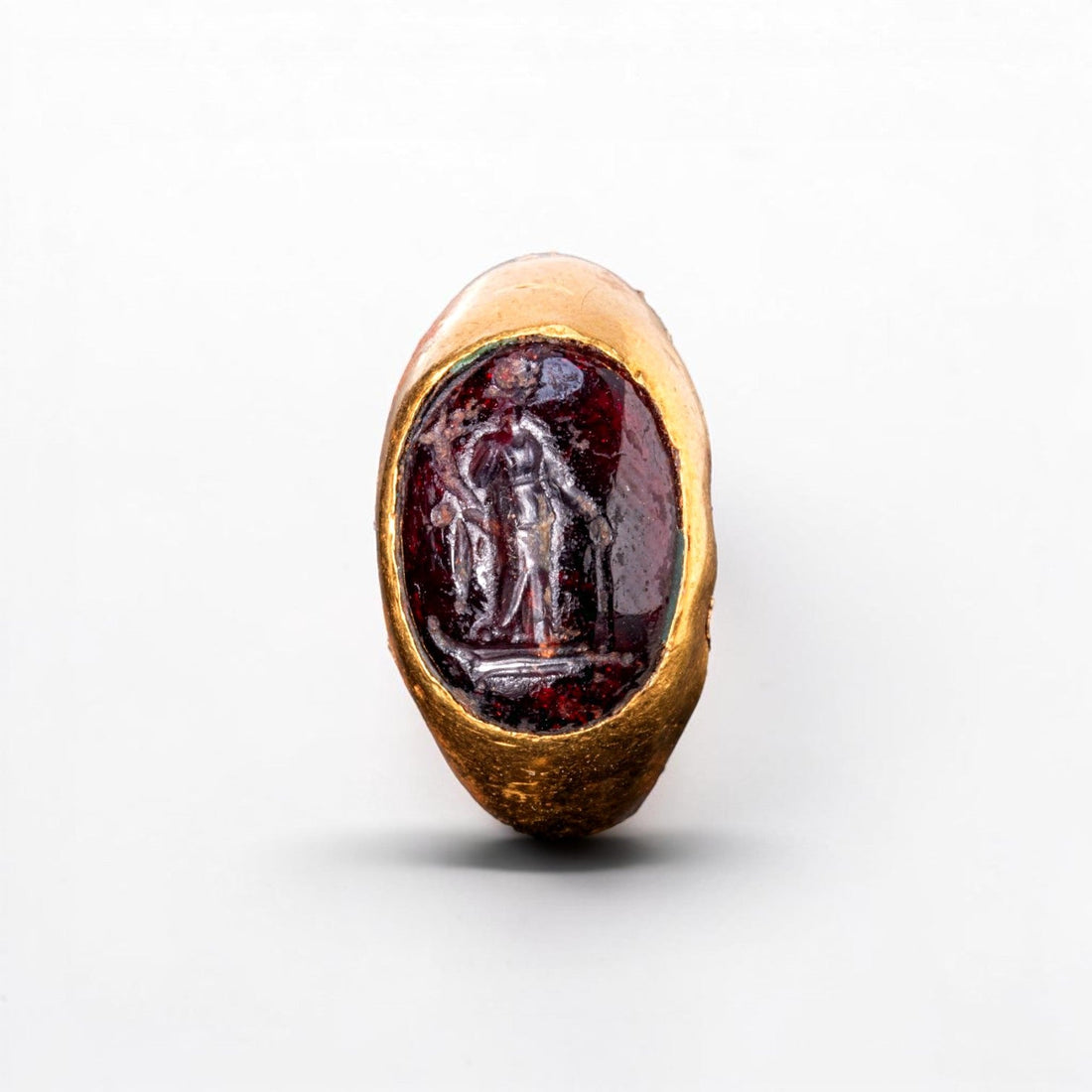 Garnet intaglio of Fortuna with cornucopia and rudder, top view