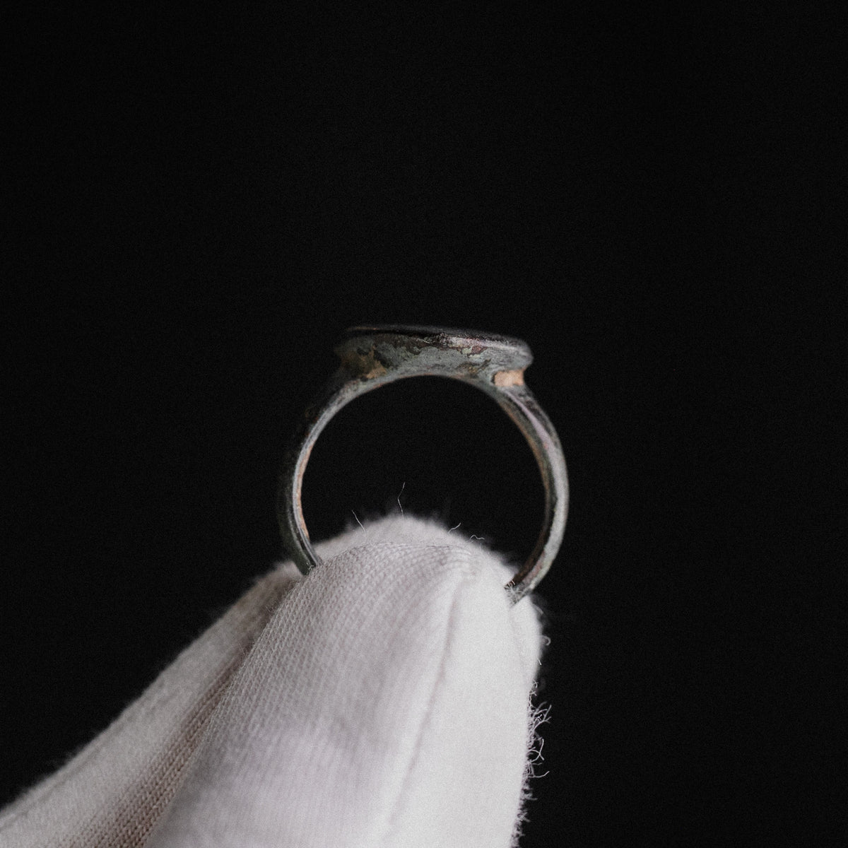 Medieval Bronze Signet Ring with Shield Bezel – 'Scutum' (12th–14th century AD) — view 9