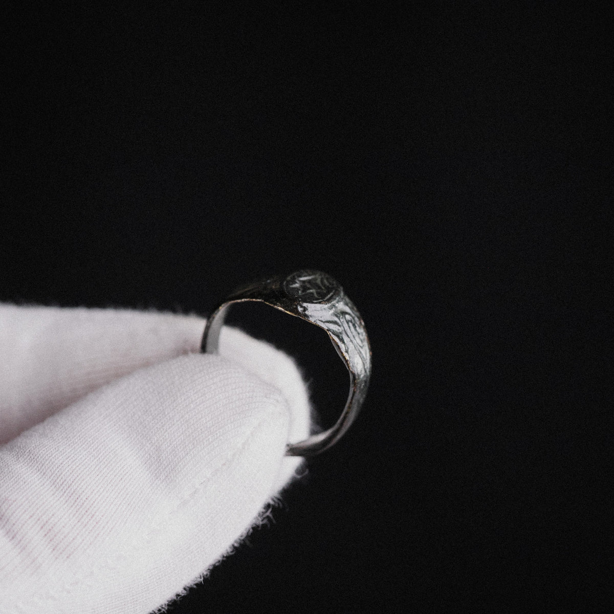 Post Medieval Ring with Merchant Mark – 'Sigillum' (16th–17th century AD) — view 8