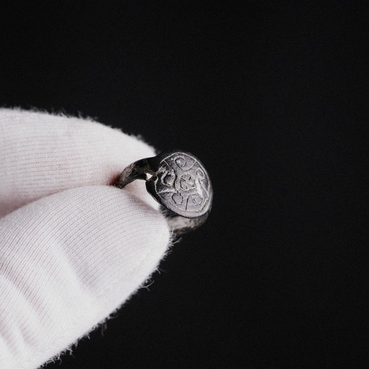 Medieval Bronze Ring – 'Rotarius' (12th–14th century AD) — view 5