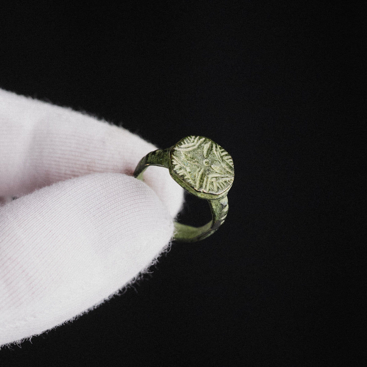 Medieval Signet Ring with Quatrefoil – 'Wolfram' (13th–15th century AD) — view 7