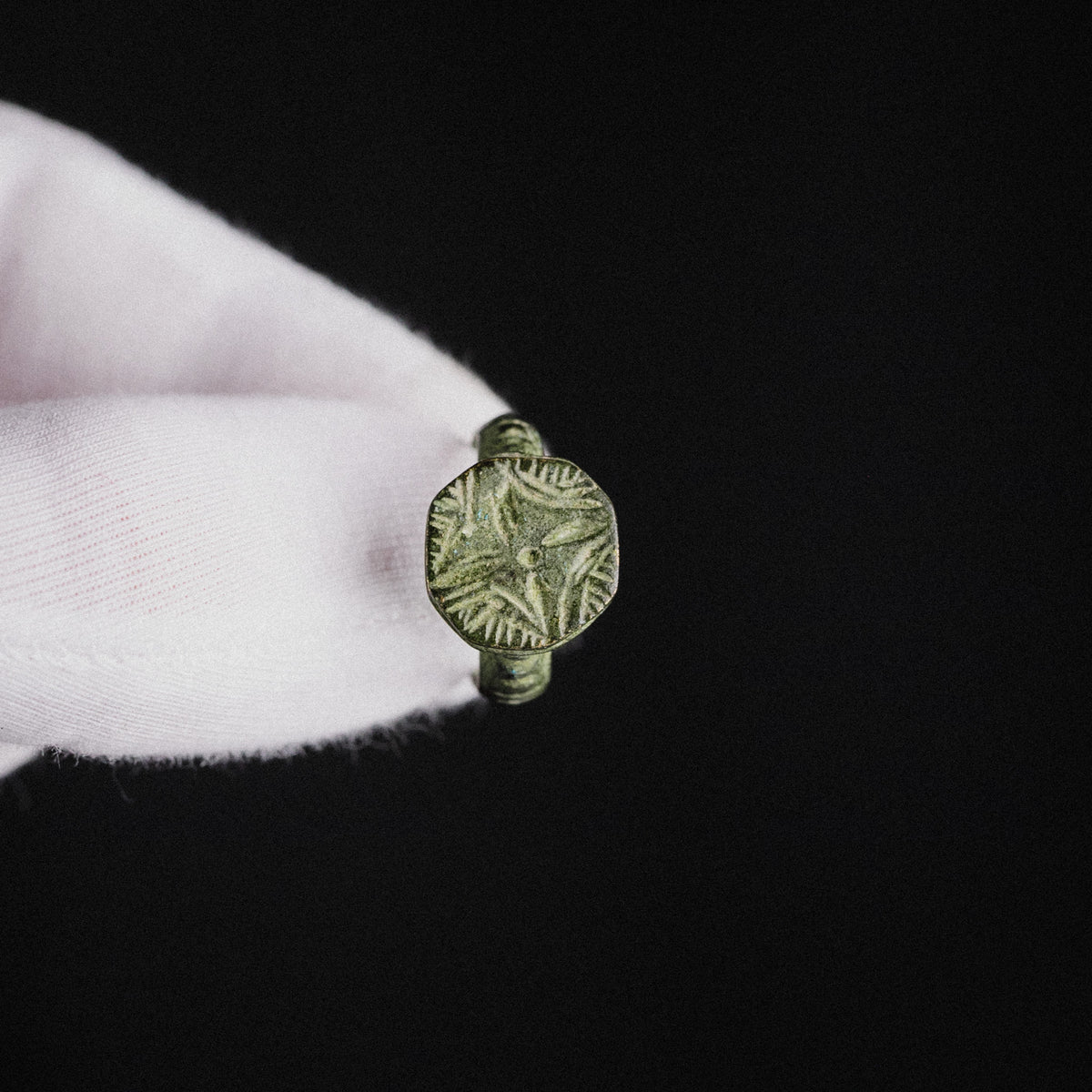 Medieval Signet Ring with Quatrefoil – 'Wolfram' (13th–15th century AD) — view 8