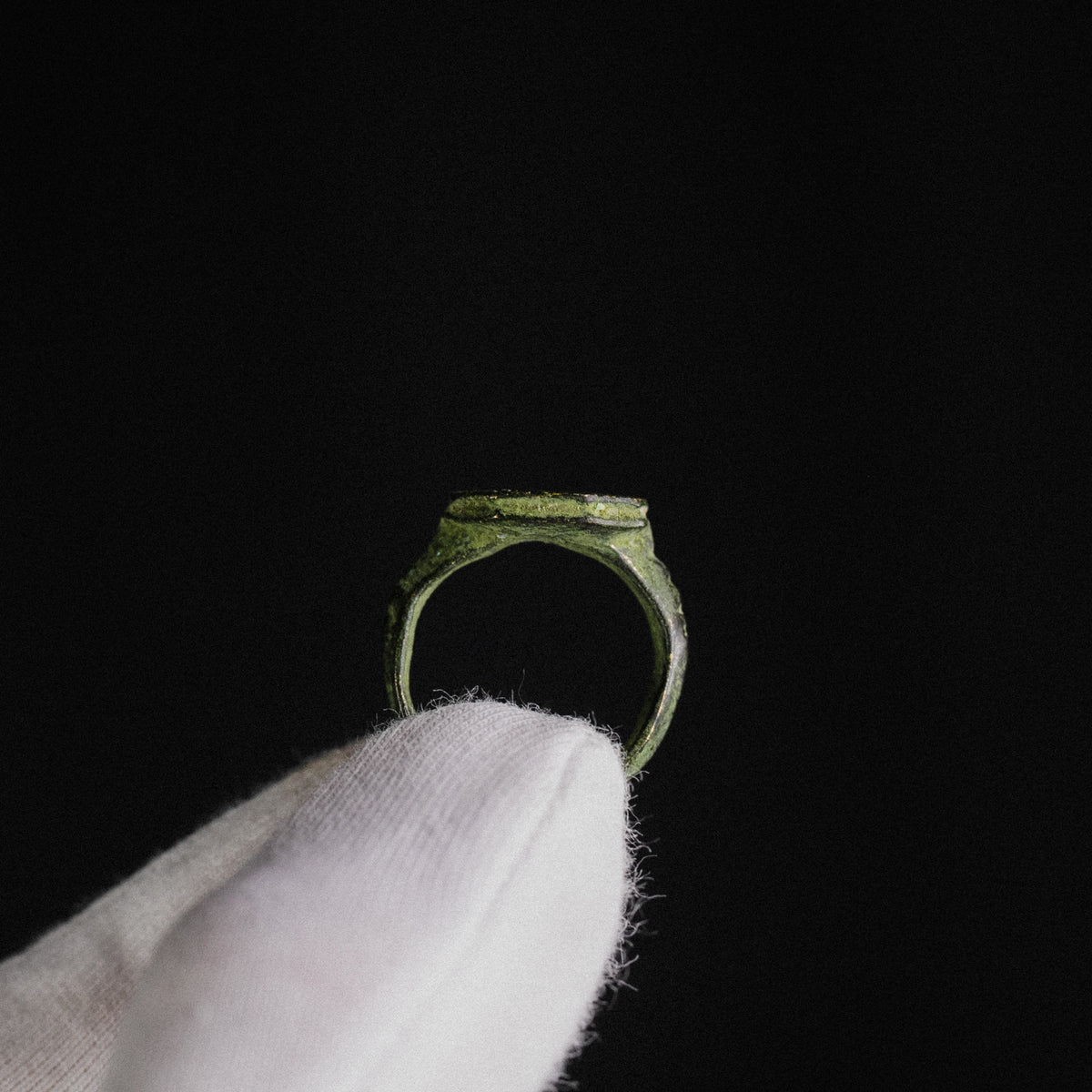 Medieval Signet Ring with Quatrefoil – 'Wolfram' (13th–15th century AD) — view 9