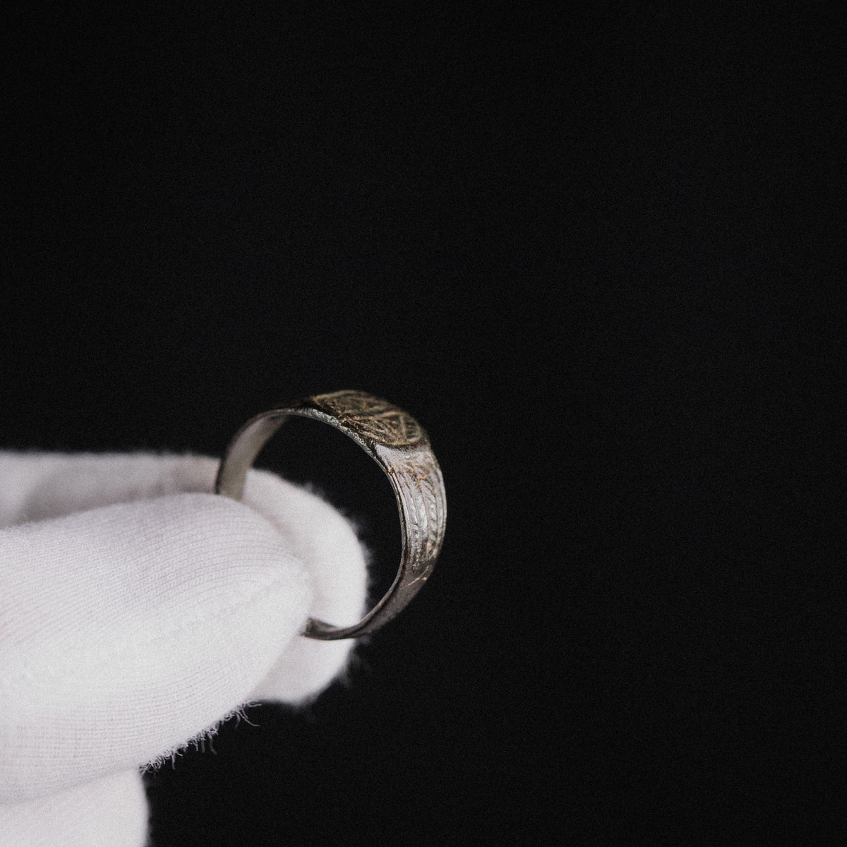 Medieval Bronze Signet Ring with Geometric Cross – 'Eadric' (13th–15th century AD) — view 9
