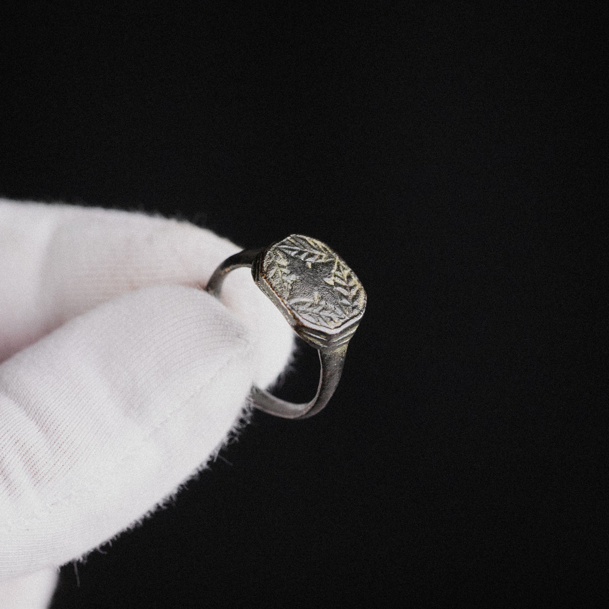 Early Medieval Bronze Signet Ring with Cross Motif – 'Corvin' (8th–11th century AD) — view 2