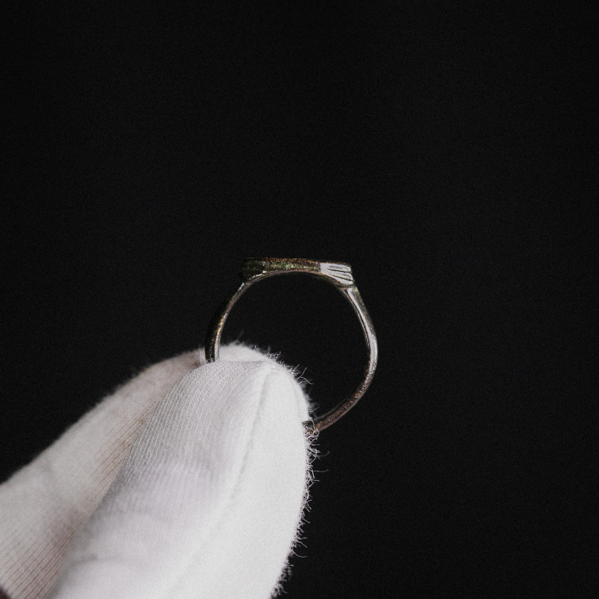 Early Medieval Bronze Signet Ring with Cross Motif – 'Corvin' (8th–11th century AD) — view 10