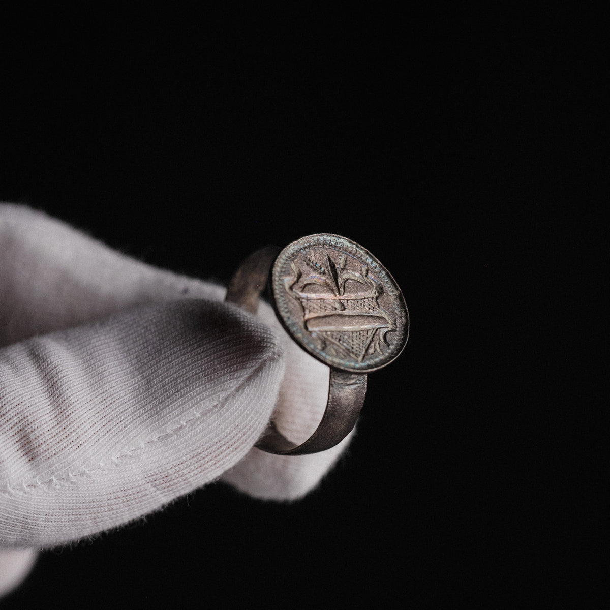 Medieval Silver Merchant Seal Ring with Heraldic Device – 'Mercator' (13th century AD) — view 7