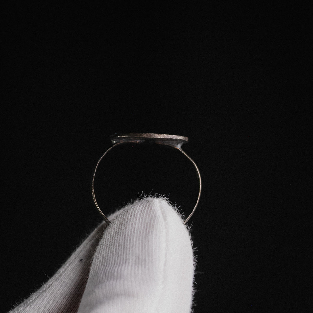 Medieval Silver Merchant Seal Ring with Heraldic Device – 'Mercator' (13th century AD) — view 9