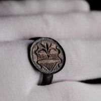 Medieval Silver Merchant Seal Ring with Heraldic Device – 'Mercator' (13th century AD) — detail view