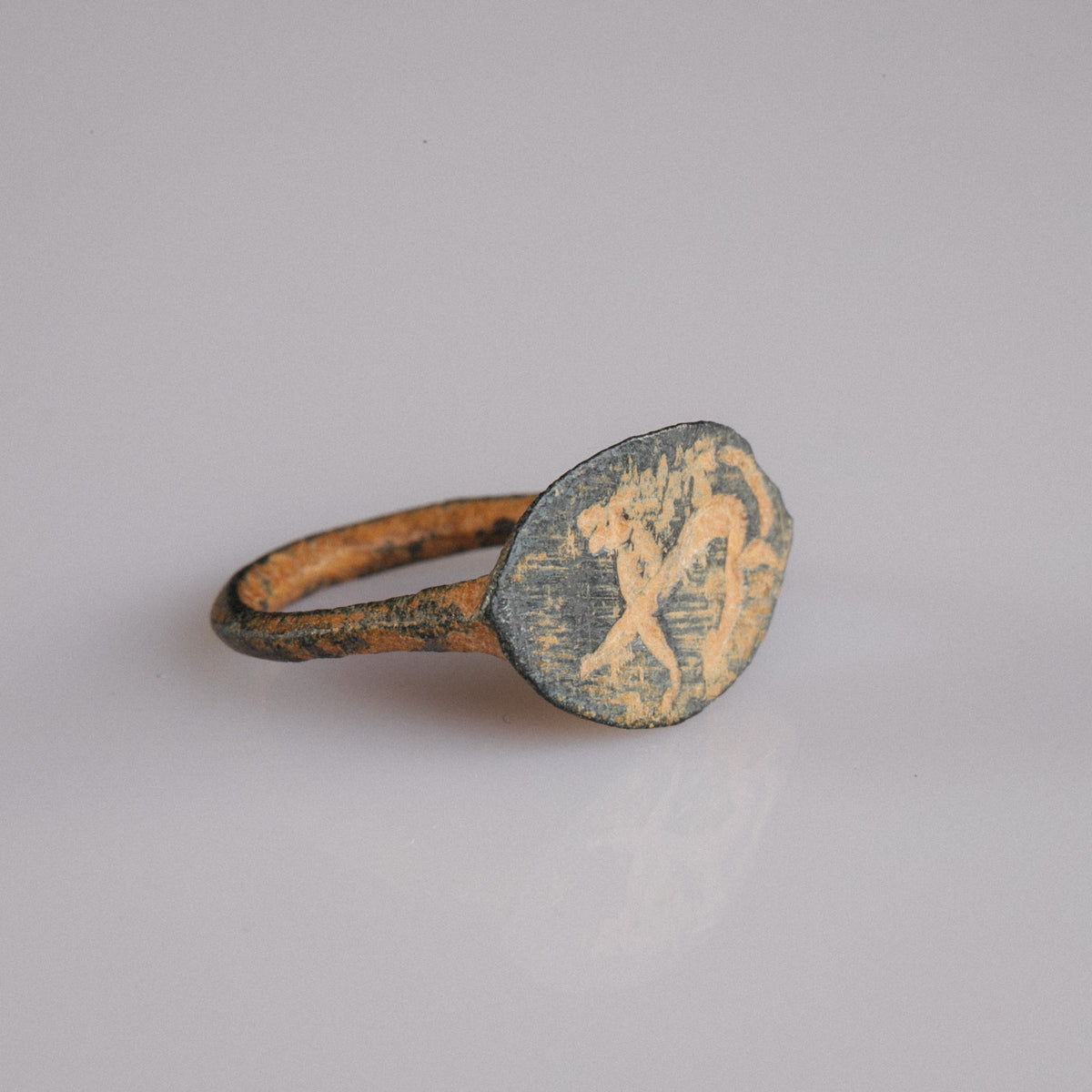 Roman Bronze Ring with Engraved Lion Motif – 'Leo' (2nd–3rd century AD) — view 2