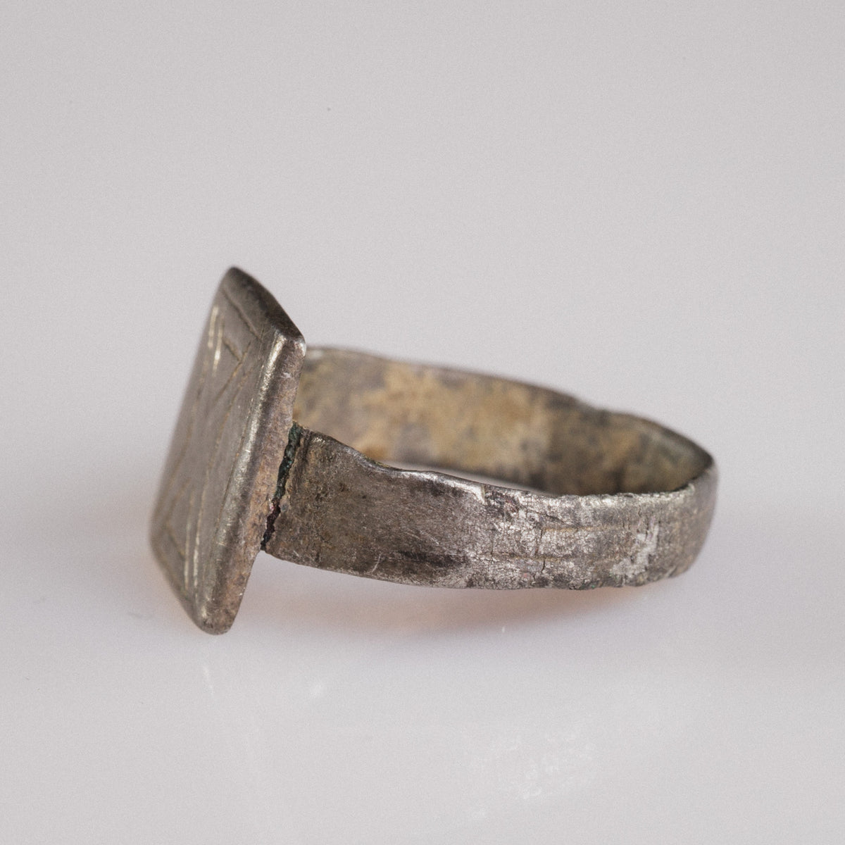 Opposite side view of Byzantine silver ring Theofanis with incised shoulder grooves
