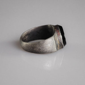 Side profile of Roman silver ring Numerius Aquilus showing tapering D-section hoop and collet bezel