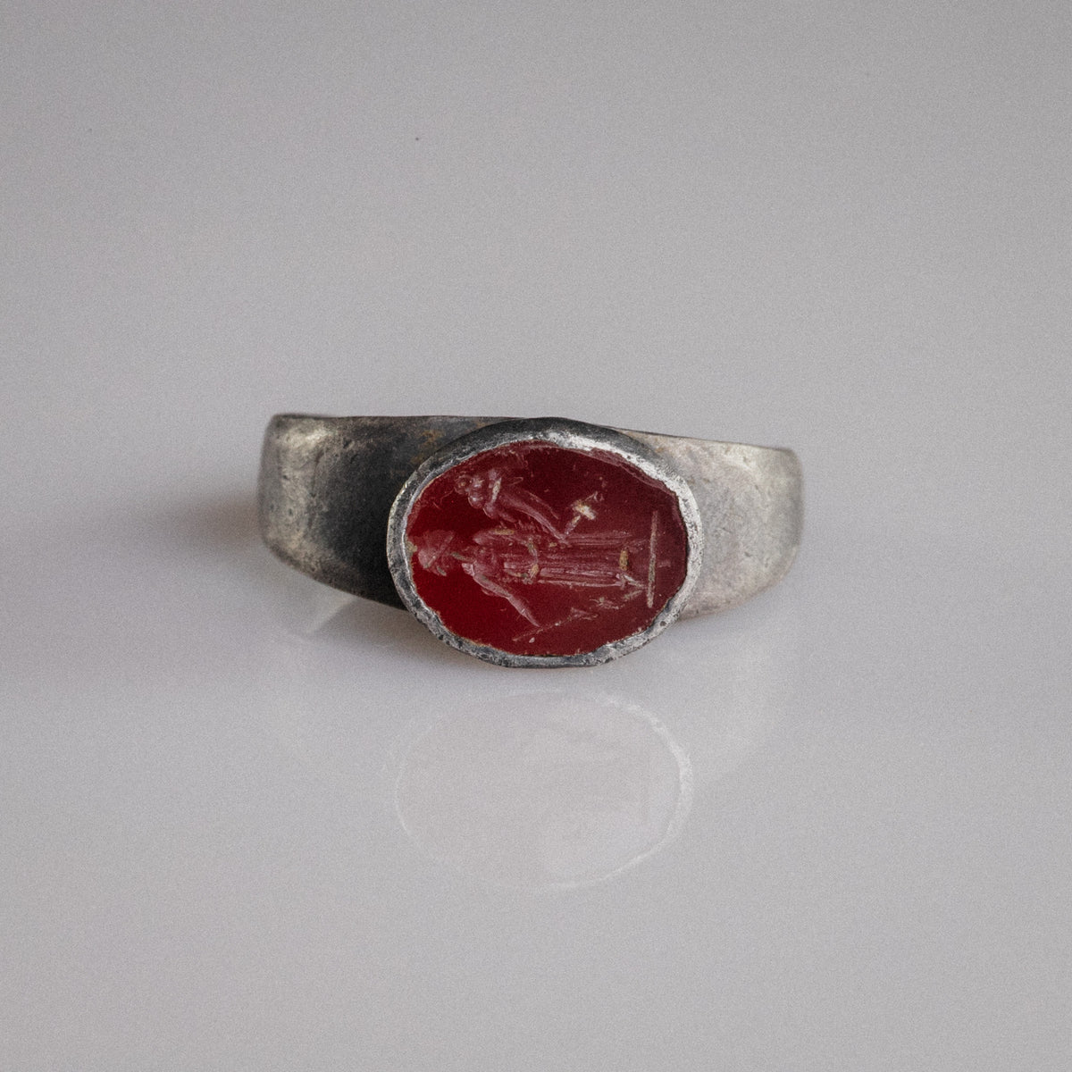 Roman silver signet ring Sereia with red garnet Isis-Fortuna intaglio, top view of bezel