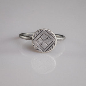 Byzantine silver ring Crucia with cross pattée in lozenge frame on disc bezel