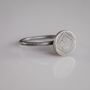 Byzantine silver ring Crucia front view showing herringbone spandrel engraving