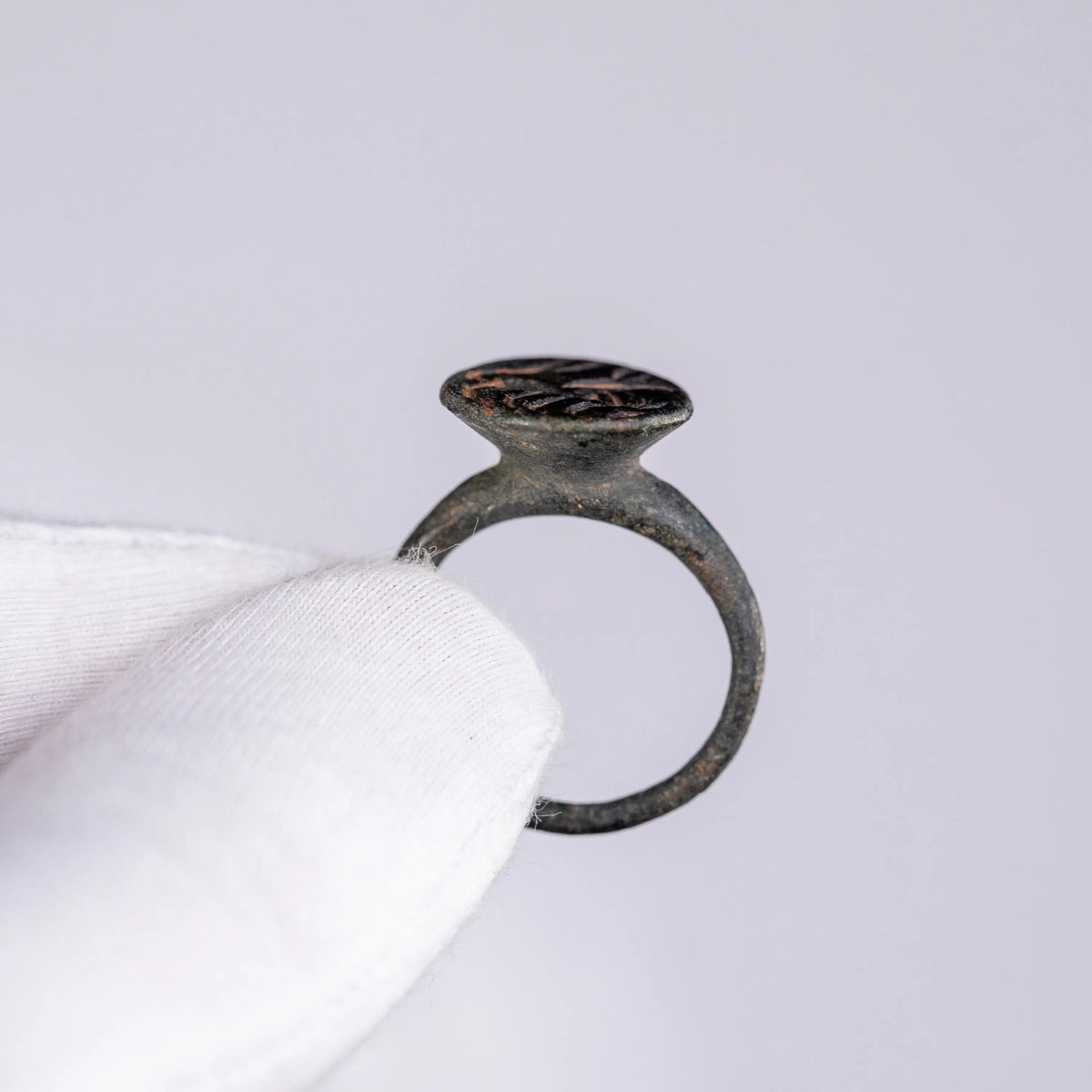 “Leo Fortis” – Roman Bronze Ring with Lion Intaglio (1st–3rd Century AD) – EU 57 / US 8 Aurora Antiqua