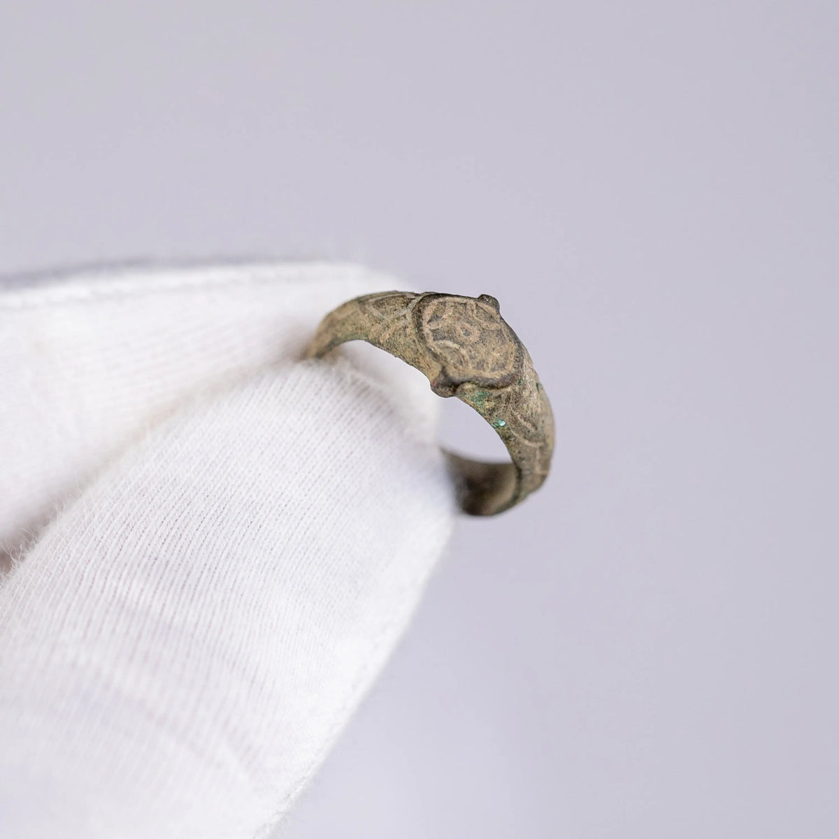 Medieval Bronze Ring with Geometric Engraved Bezel – “Adalbert” (9th–12th c. AD) – EU 51 / US 5.75 - Aurora Antiqua