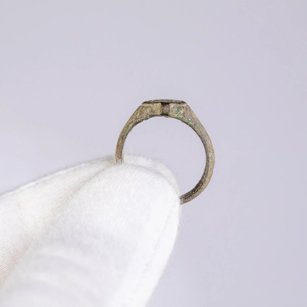 Medieval Bronze Ring with Geometric Engraved Bezel – “Adalbert” (9th–12th c. AD) – EU 51 / US 5.75 - Aurora Antiqua