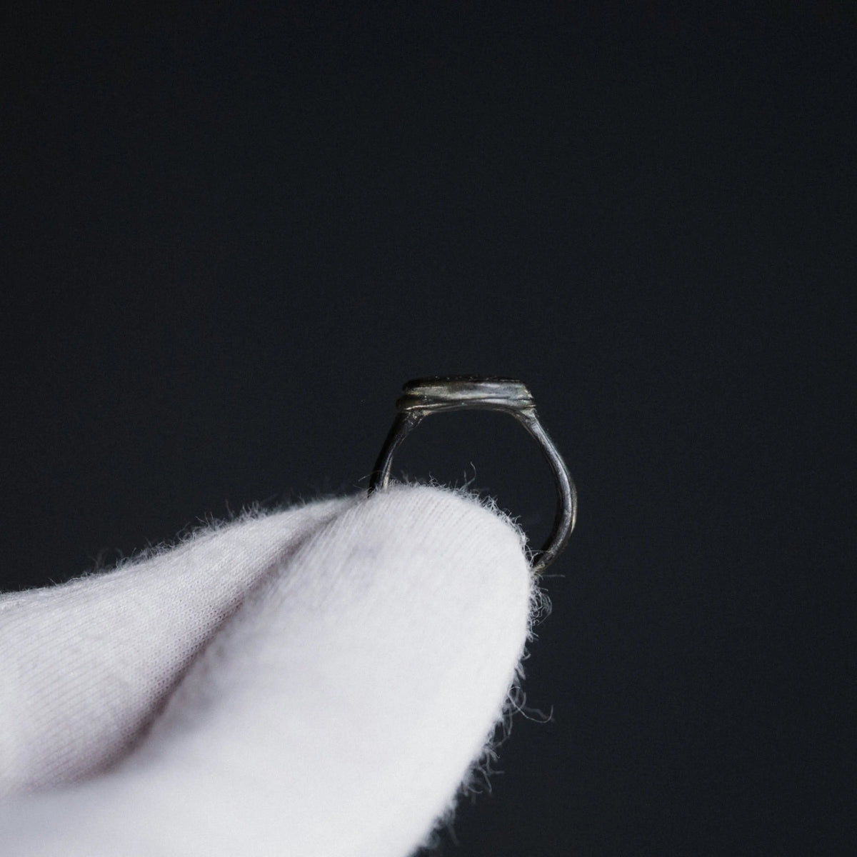 “Hildebert” – Medieval Bronze Signet Ring (12th–15th Century AD) – EU 50 / US 5.25 Aurora Antiqua