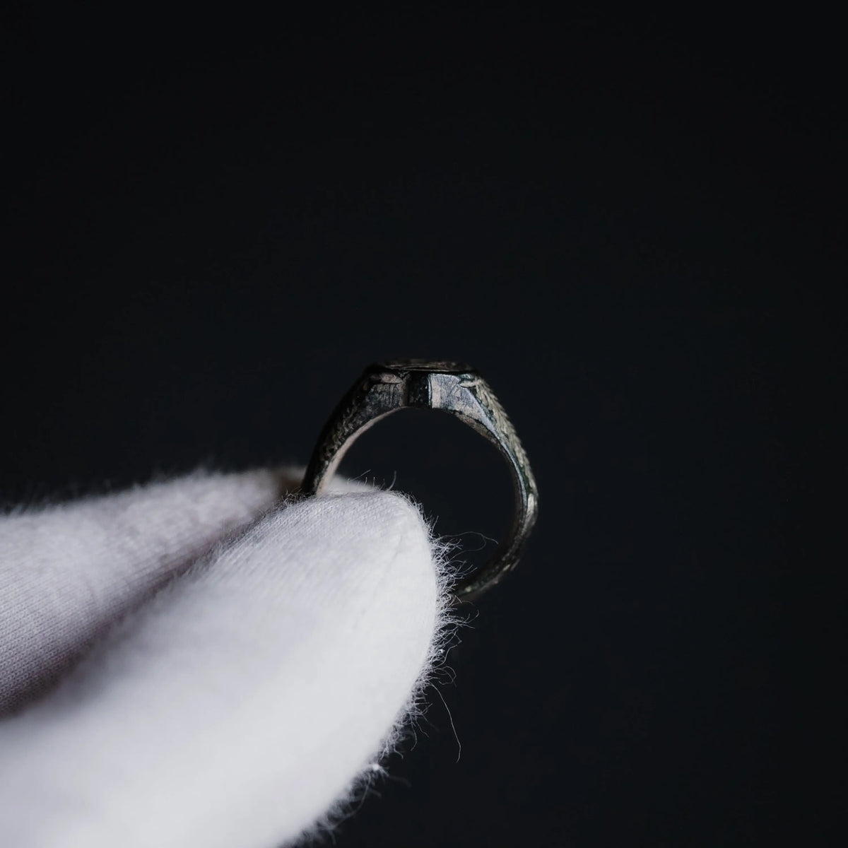 “Wilhelmus” – Medieval Bronze Signet Ring (13th–15th Century AD) – EU 56 / US 8 Aurora Antiqua