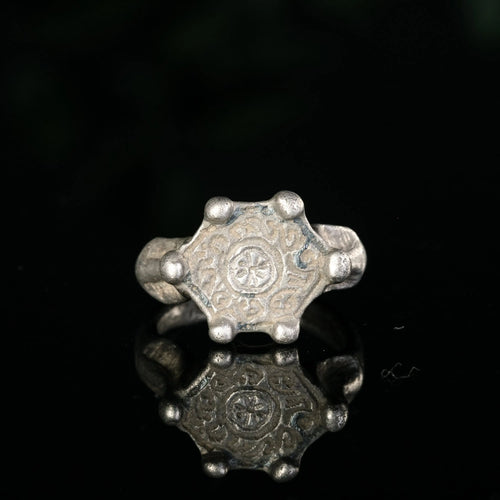 Viking Silver Signet Ring 'Eoin' (10th-11th c. AD) EU 59/US 8.75