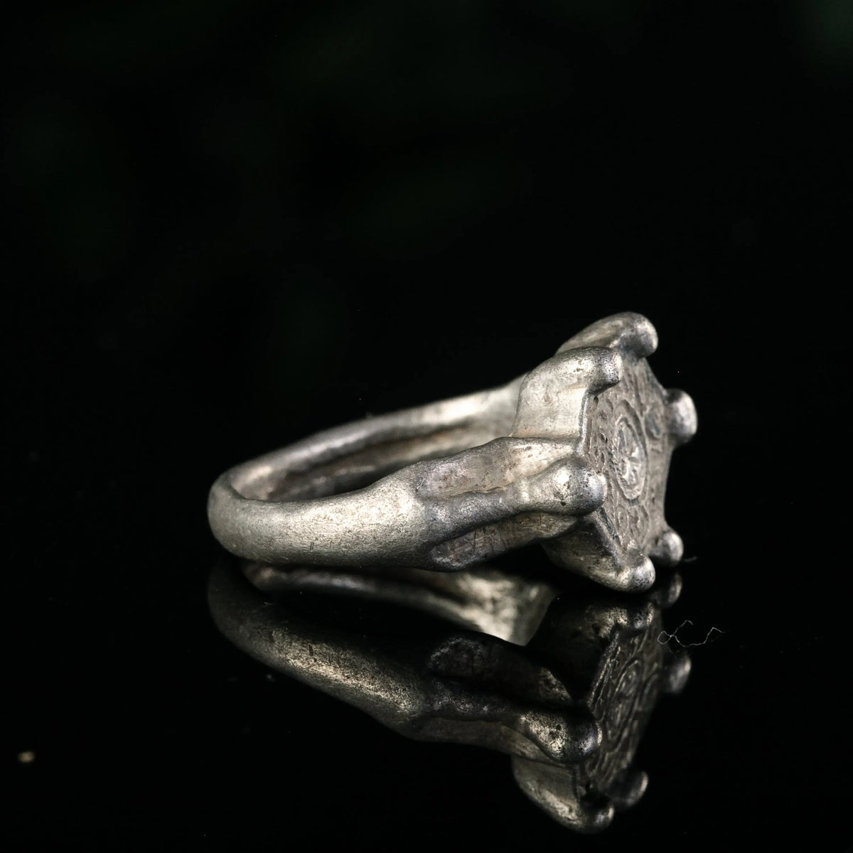“Eoin” – Viking Silver Signet Ring (10th–11th Century AD) – EU 59 / US 8.5 Aurora Antiqua