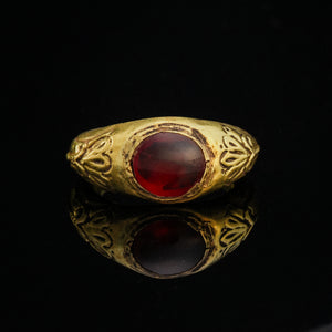 Roman High Karat Gold Ring with Carnelian Cabochon – 'Aelius' (2nd–3rd century AD)