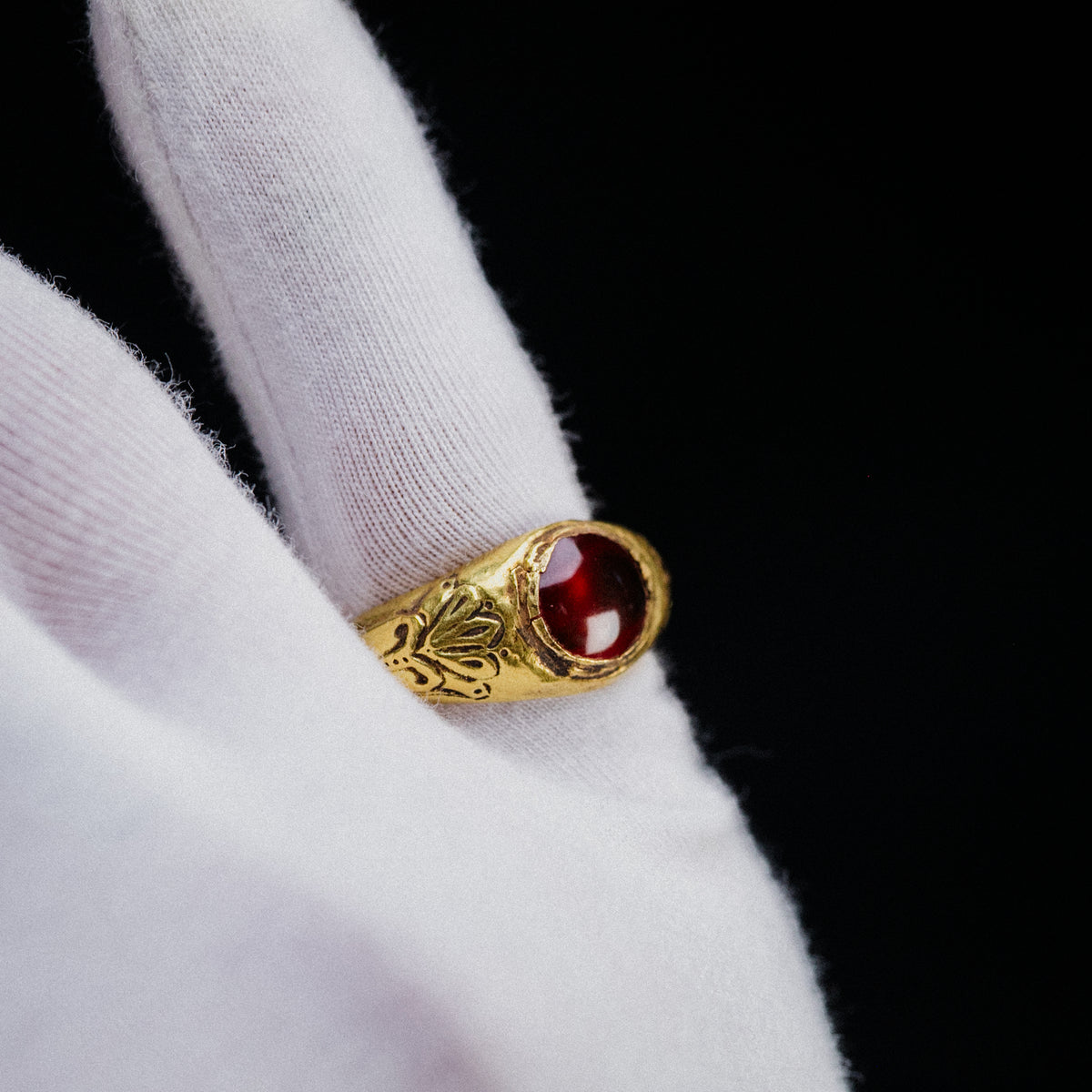 Roman High Karat Gold Ring with Carnelian Cabochon – 'Aelius' (2nd–3rd century AD) — view 10