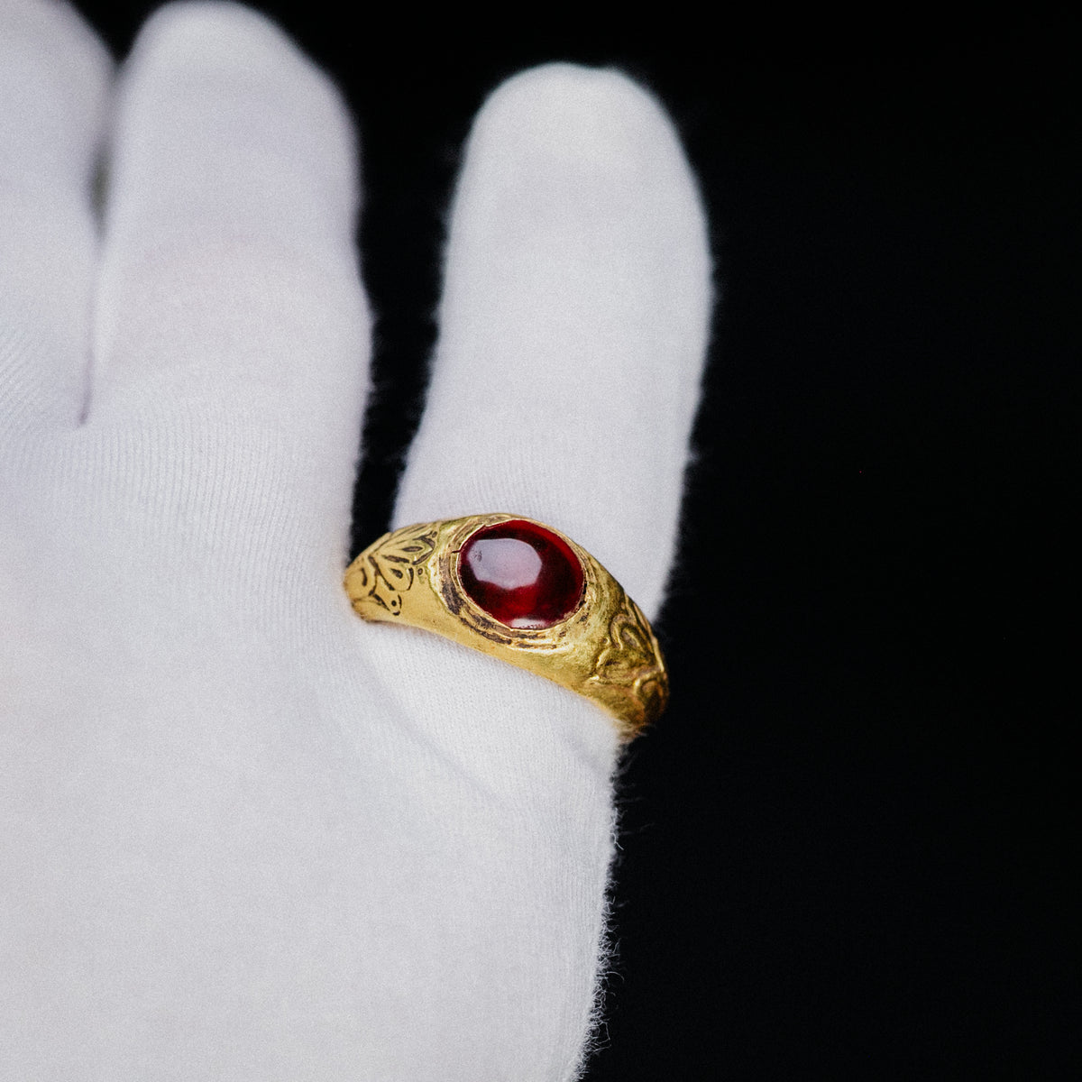 Roman High Karat Gold Ring with Carnelian Cabochon – 'Aelius' (2nd–3rd century AD) — view 11