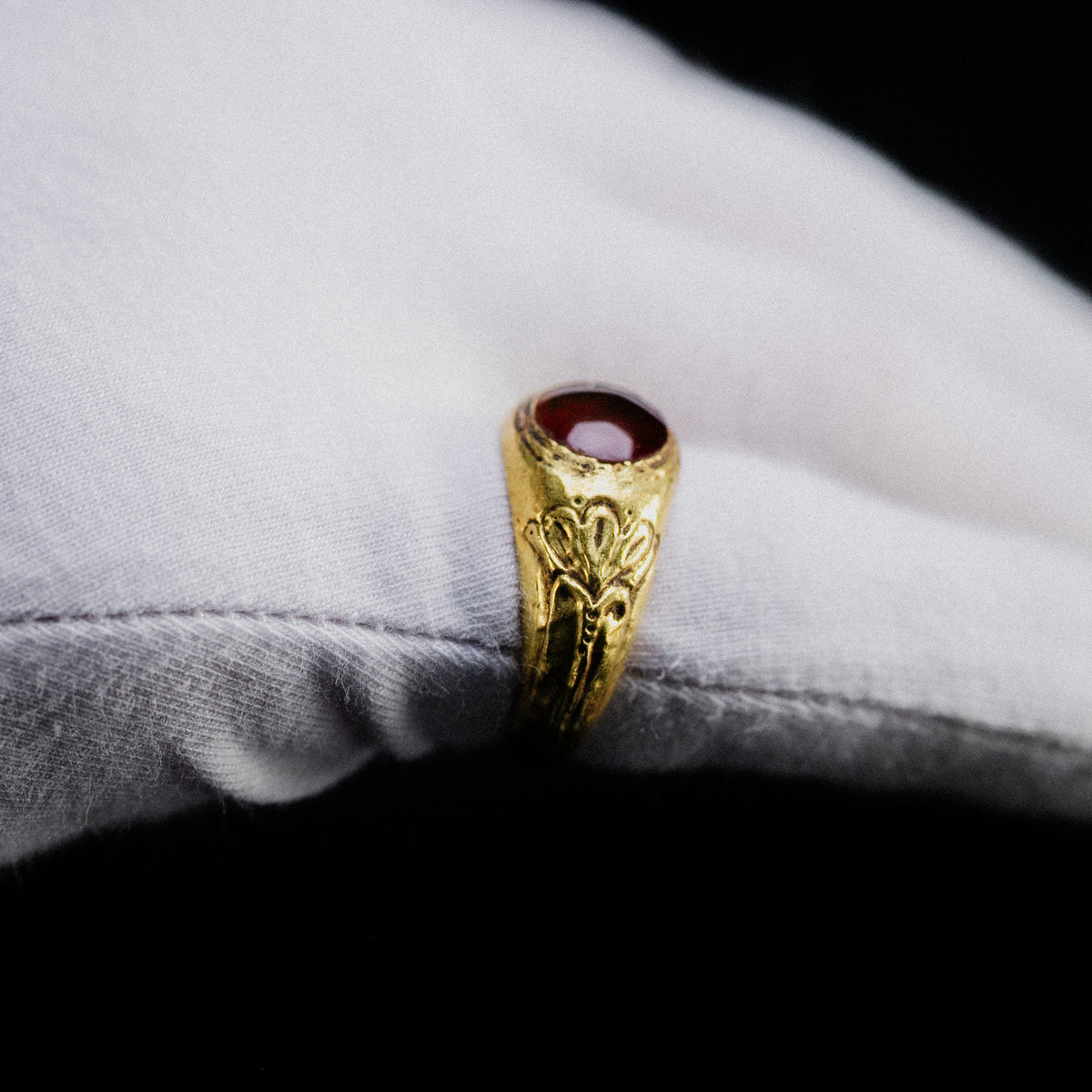 Roman High Karat Gold Ring with Carnelian Cabochon – 'Aelius' (2nd–3rd century AD) — view 12