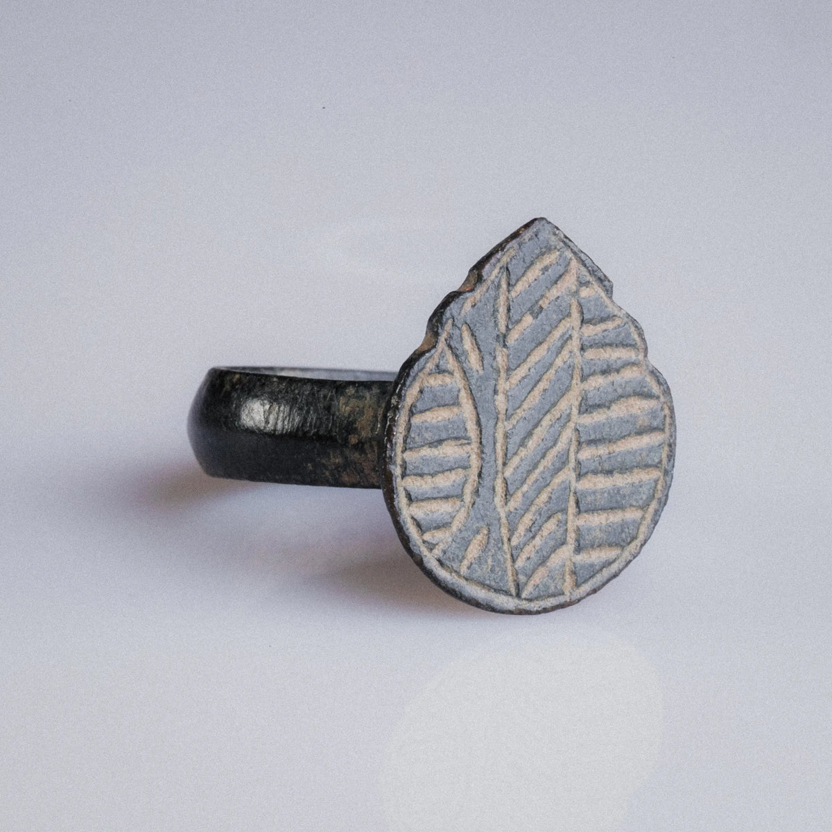 Medieval Bronze Ring with Leaf-Patterned Bezel – “Matthias” (11th–14th c. AD) – EU 55 / US 7.25 Aurora Antiqua