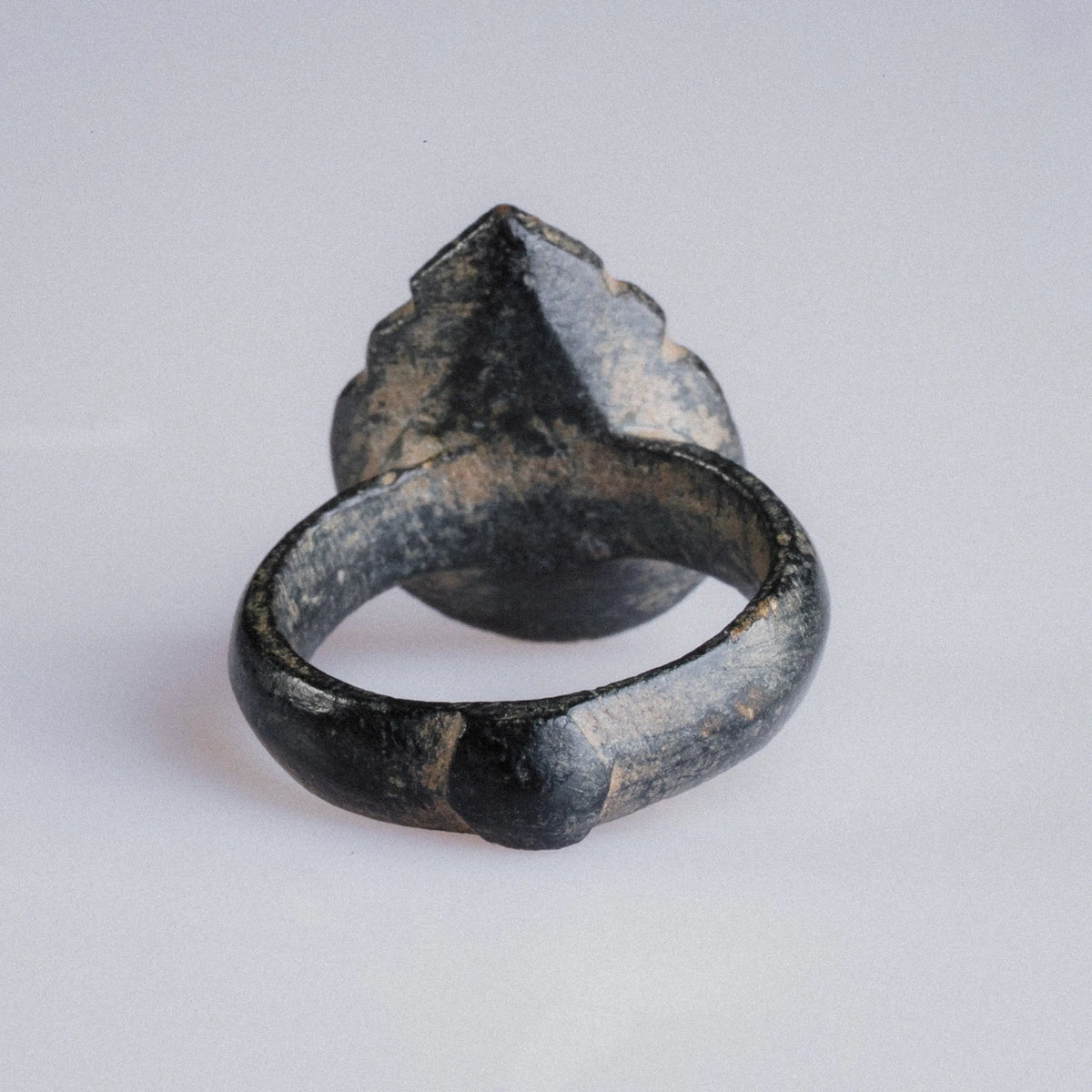 Medieval Bronze Ring with Leaf-Patterned Bezel – “Matthias” (11th–14th c. AD) – EU 55 / US 7.25 Aurora Antiqua