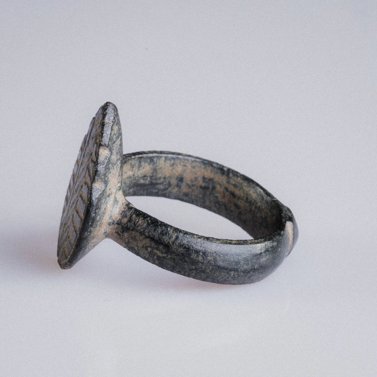 Medieval Bronze Ring with Leaf-Patterned Bezel – “Matthias” (11th–14th c. AD) – EU 55 / US 7.25 Aurora Antiqua