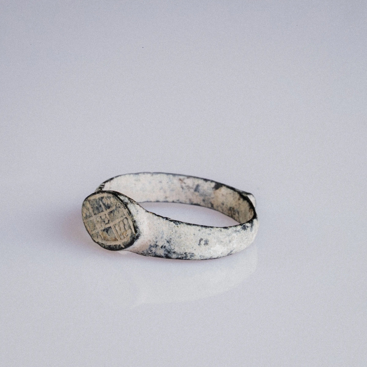 Roman Bronze Signet Ring with Geometric Intaglio – “Severus” (3rd–4th c. AD) – EU 54 / US 7 Aurora Antiqua