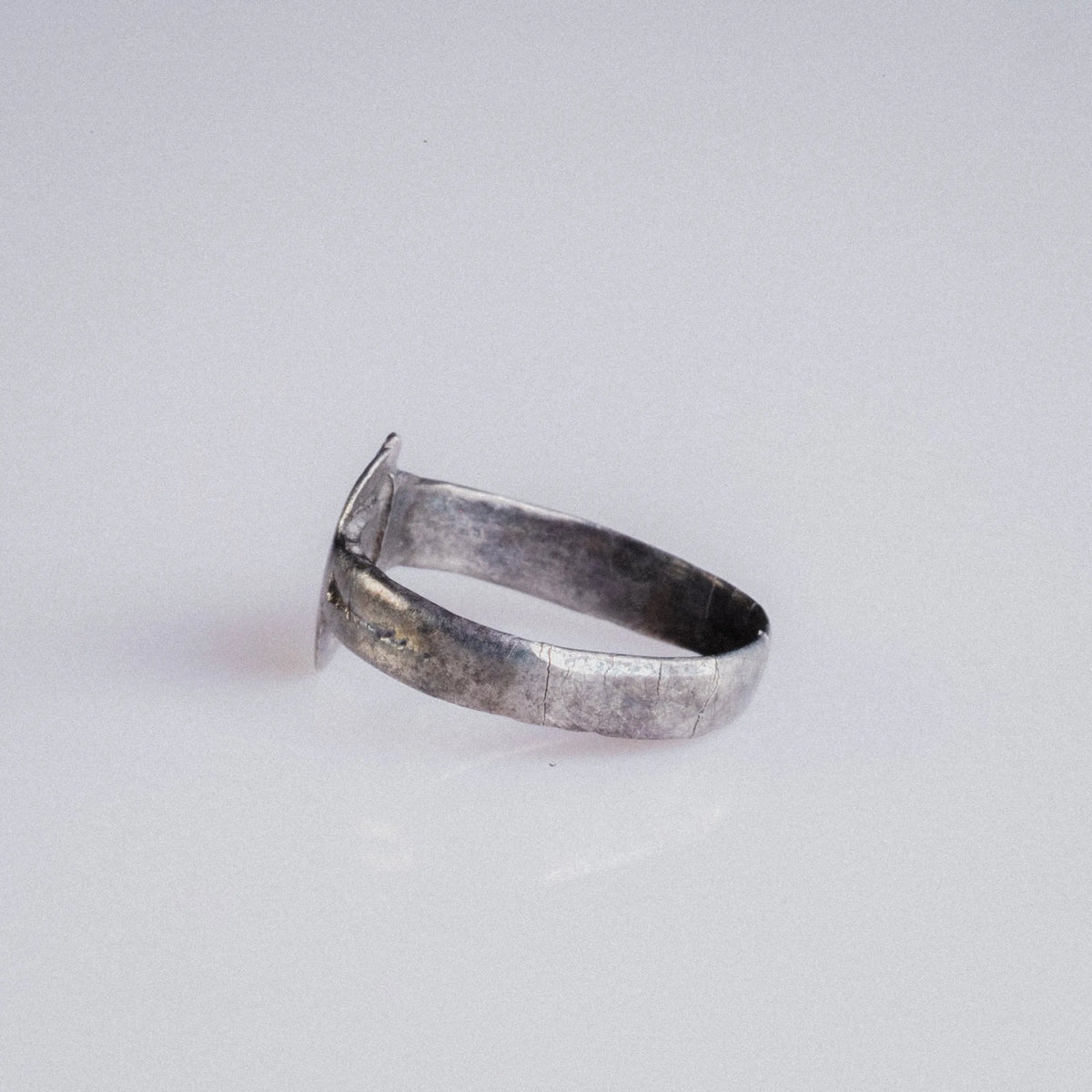 Medieval Silver Ring with Tear-Shaped Bezel – “Eadric” (9th–12th c. AD) – EU 49 / US 5 Aurora Antiqua