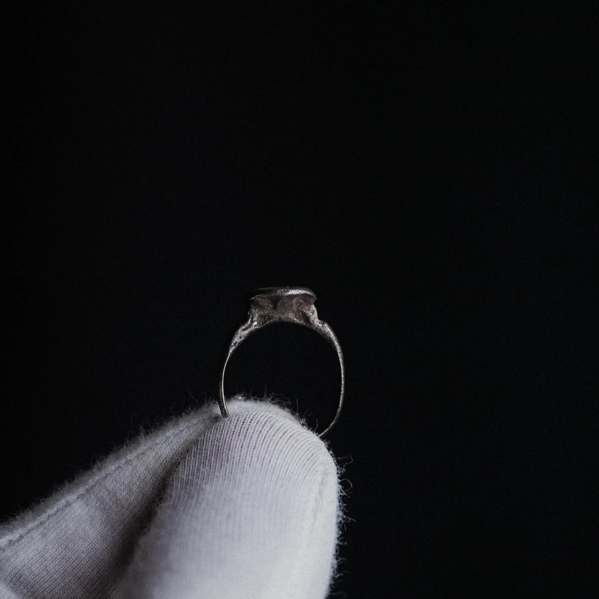 Early Medieval Silver Ring with Cross Motif – “Ward” (9th–12th c. AD) – EU 51 / US 5.75 Aurora Antiqua