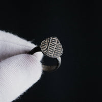 Medieval Bronze Ring with Leaf-Patterned Bezel – “Matthias” (11th–14th c. AD) – EU 55 / US 7.25 Aurora Antiqua