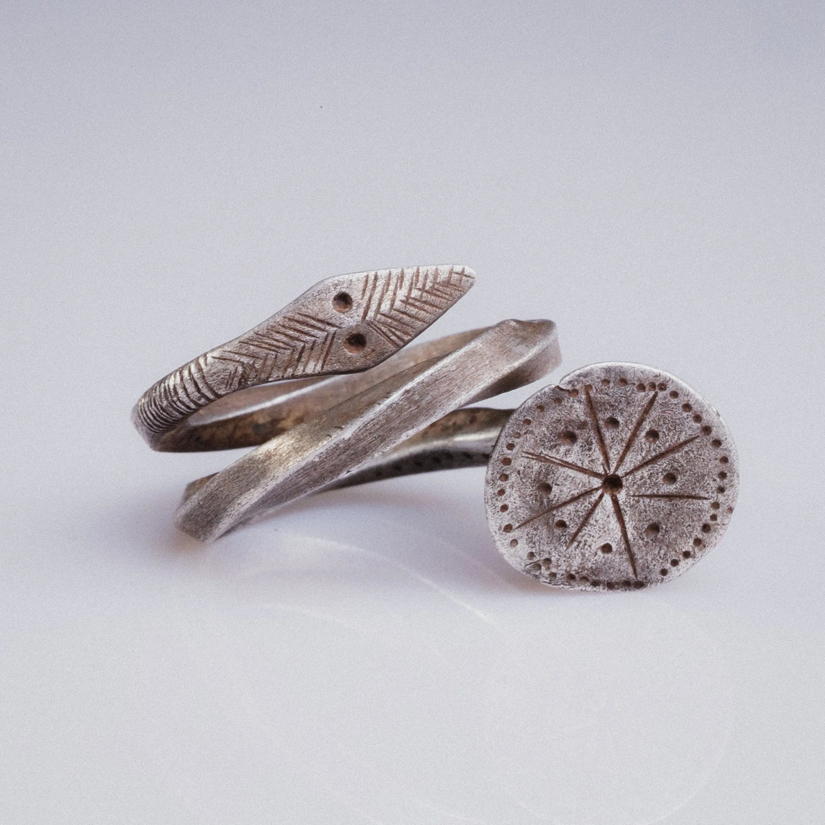 Medieval Silver Serpent-Amulet Ring with Sunburst Seal – “Serapis” (12th–14th c. AD) – EU 62 / US 10 Aurora Antiqua