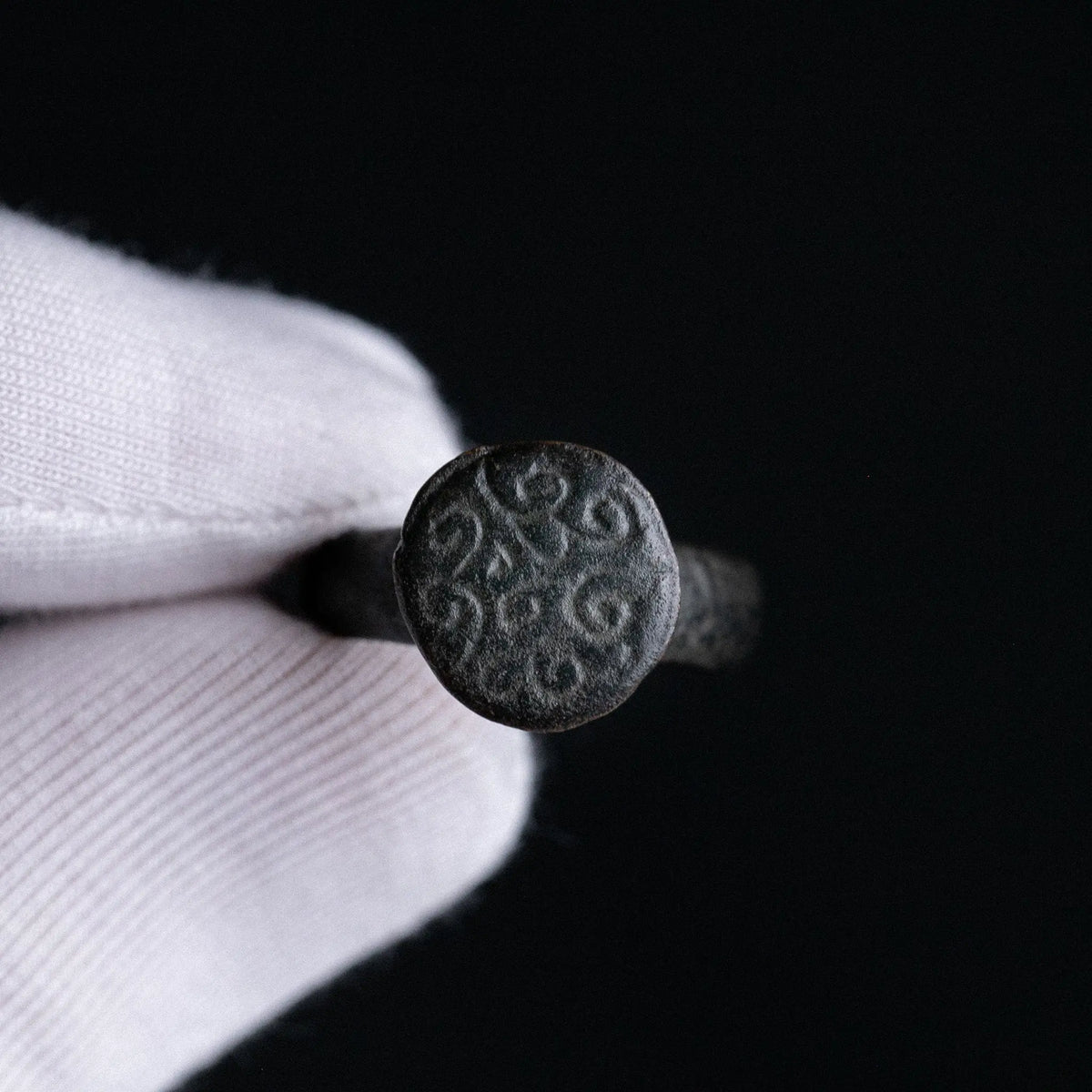 Medieval Bronze Military Seal Ring – “Adalric” (11th–13th c. AD) – EU 59 Aurora Antiqua