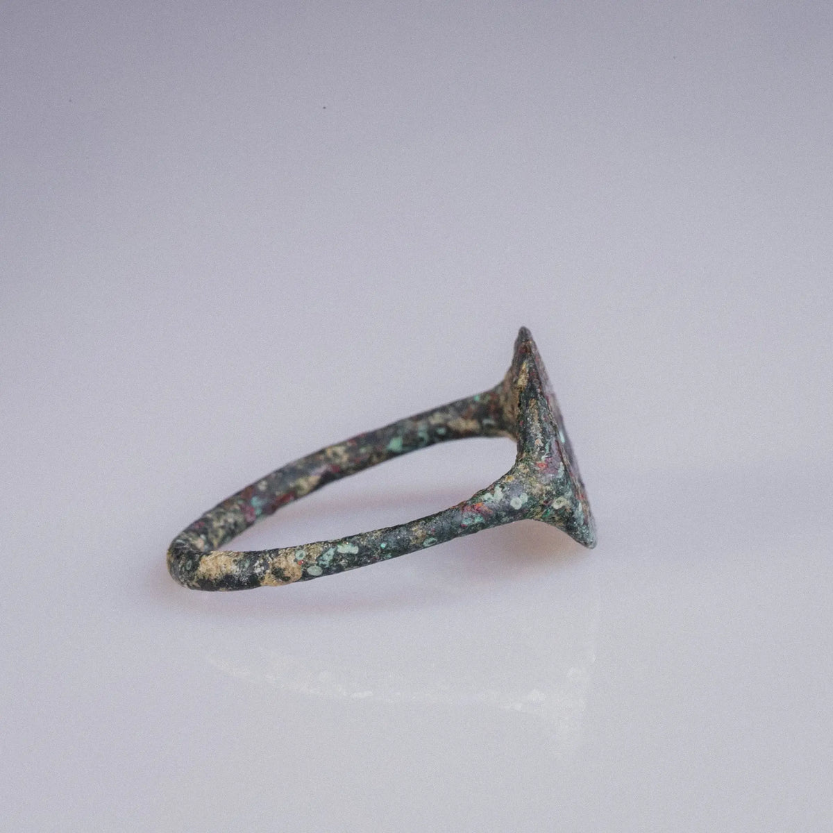Roman Provincial Bronze Signet Ring with Figural Scene – “Aurelianus” (1st BCE–2nd CE) – EU 63 / US 10.5 Aurora Antiqua