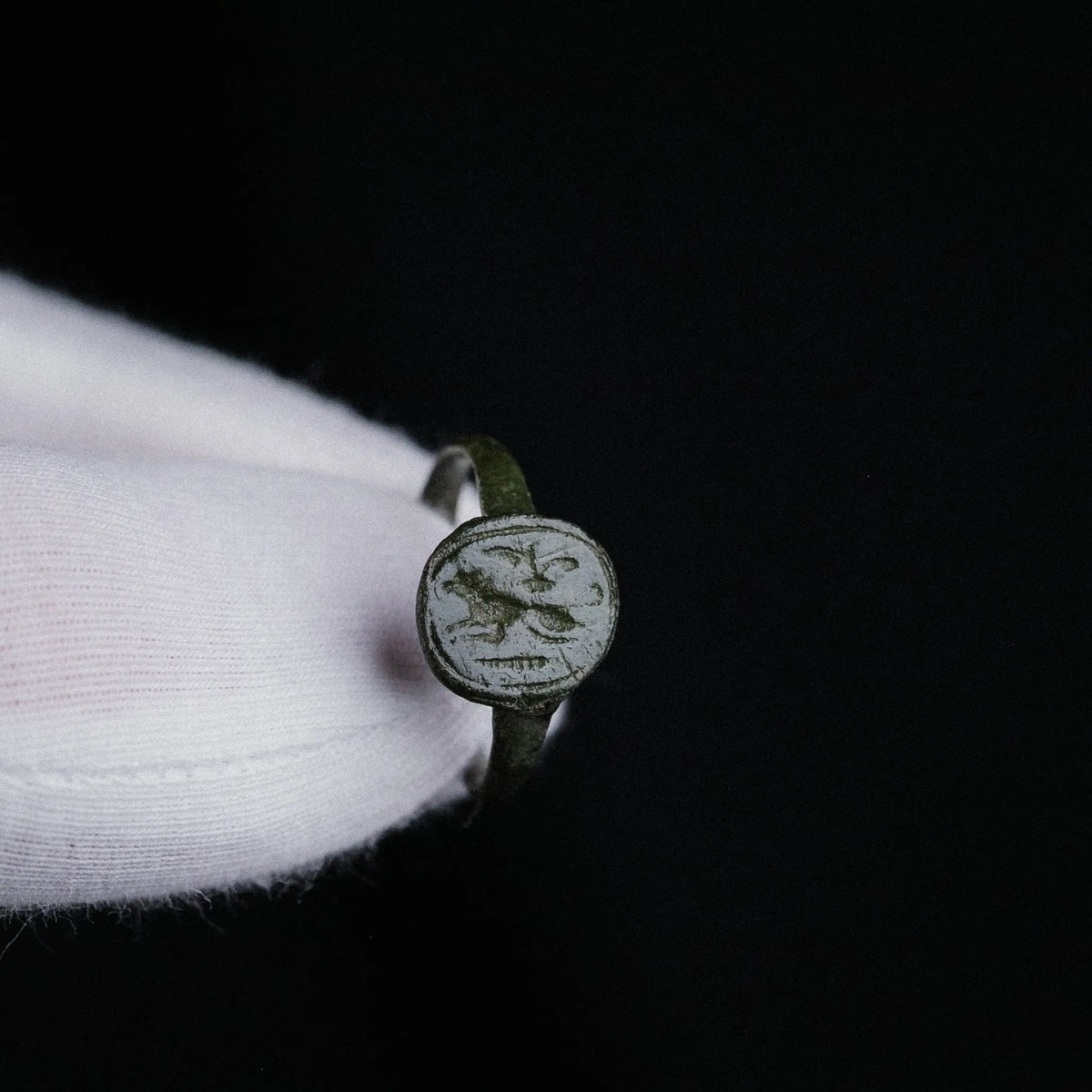Medieval European Bronze Signet Ring with Bird Motif – “Osbert” (12th–15th c. AD) – EU 52 / US 6.25 Aurora Antiqua