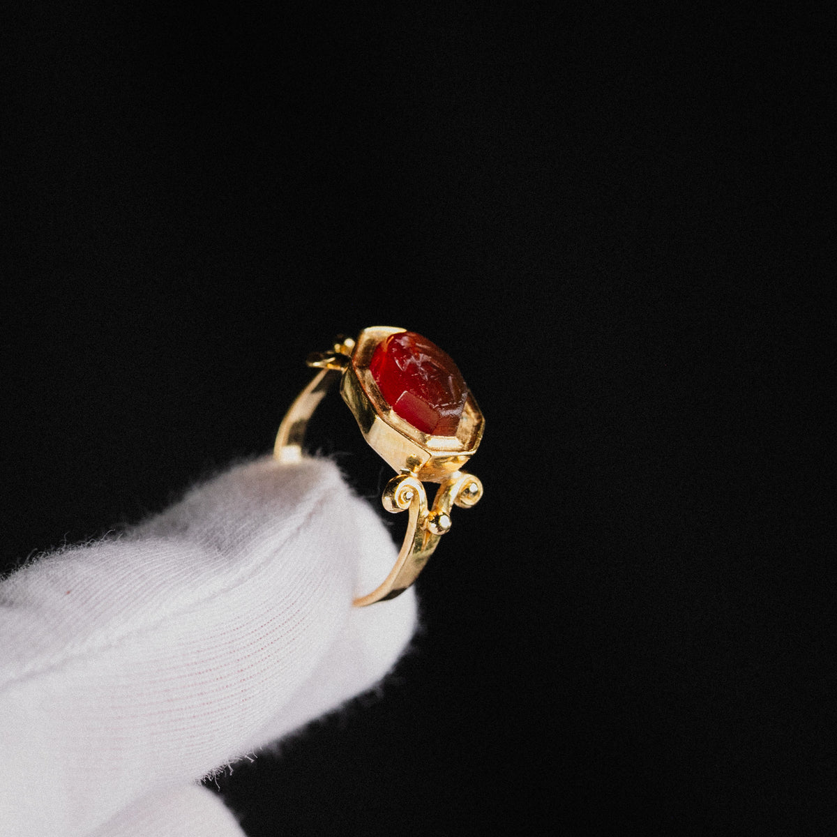 Roman Carnelian Intaglio Ring of Minerva in Victorian Gold Mount – 'Minerva' (2nd–3rd CE, Mount 19th CE) — view 7