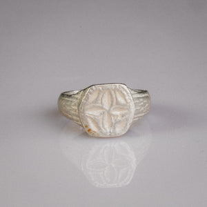 Medieval Silver Signet Ring with Quatrefoil Motif – 'Quaternus' (12th–14th Ce)