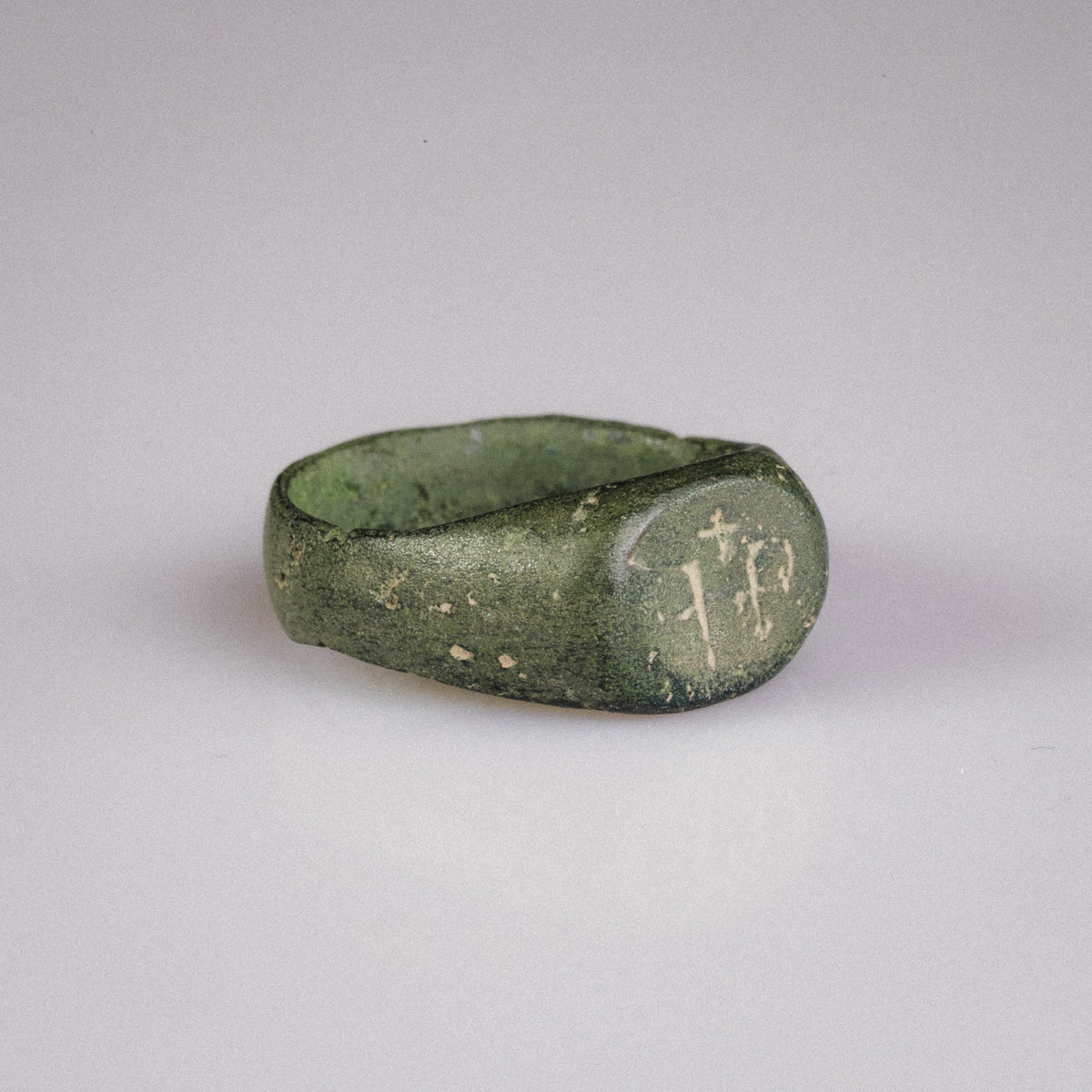 Medieval Bronze Seal Ring with Cross Motif – 'Signum' (11th–13th CE) — view 2