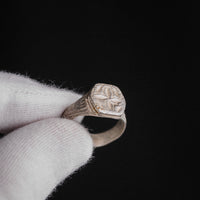 Medieval Silver Signet Ring with Quatrefoil Motif – 'Quaternus' (12th–14th Ce) — view 7