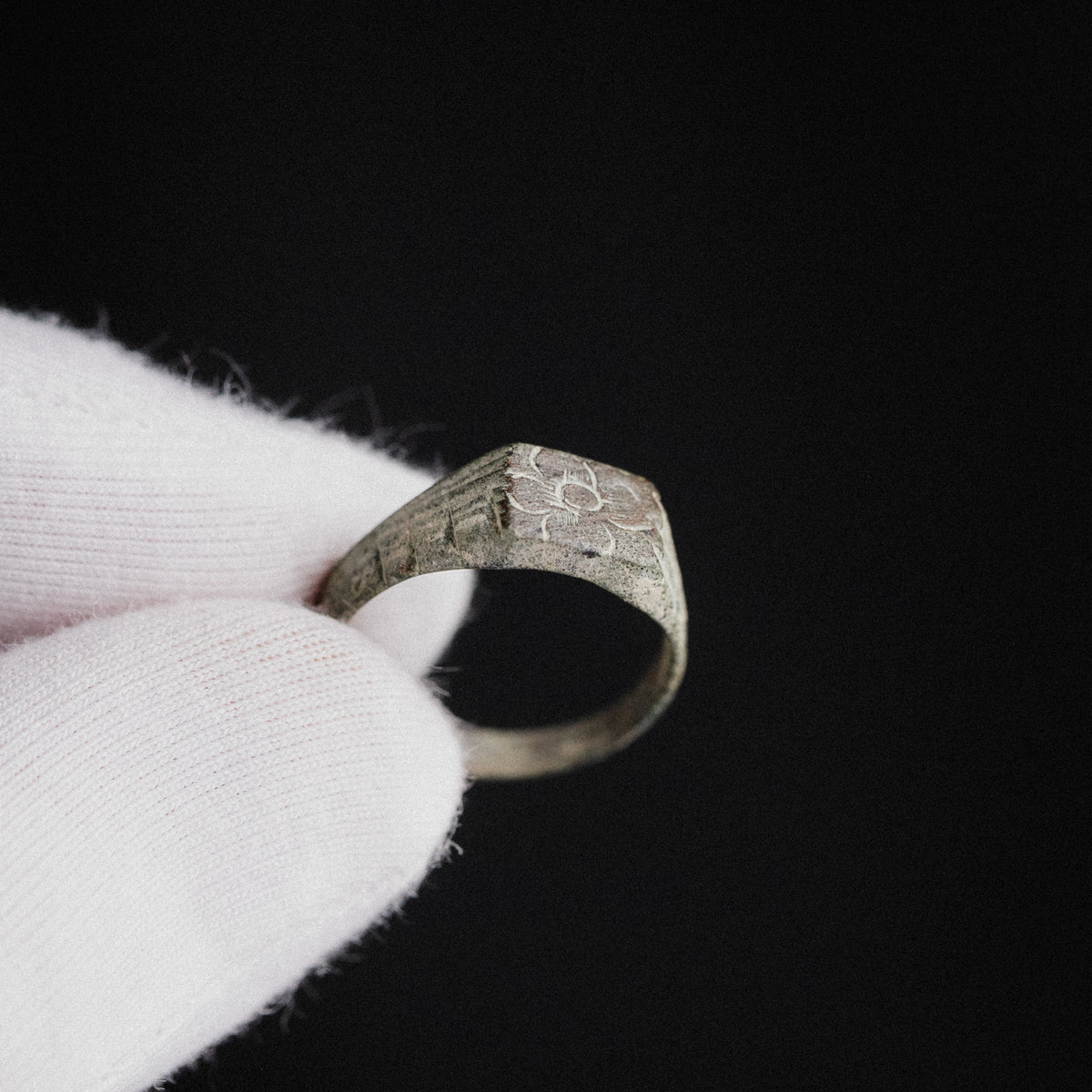 Medieval Bronze Flower Seal Ring – 'Florinus' (11th–13th CE) — view 7