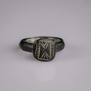 Medieval Bronze Geometric Signet Ring with Chevron Motif – 'Chevronis' (11th–14th CE)